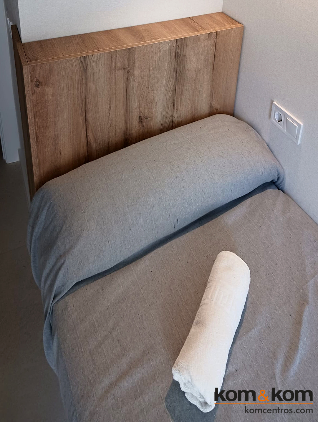cama madera hecha a medida para habitación muy estrecha